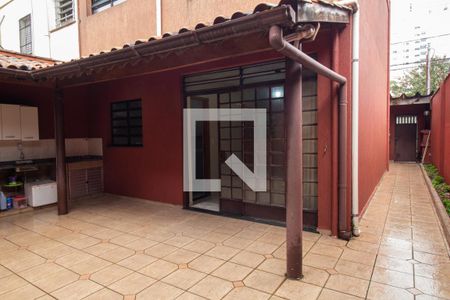 Casa à venda com 147m², 3 quartos e 2 vagas Casa à venda com 147m², 3 quartos e 2 vagasQuintal / Churrasqueira