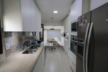 Apartamento à venda com 176m², 4 quartos e 2 vagasCozinha