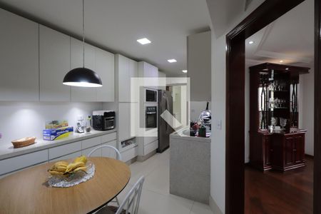 Apartamento à venda com 176m², 4 quartos e 2 vagasCozinha