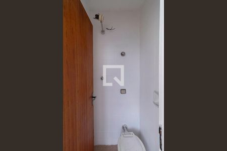 Banheiro de serviço  de apartamento à venda com 3 quartos, 90m² em Ouro Preto, Belo Horizonte