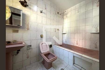 Banheiro da Suíte de casa para alugar com 2 quartos, 110m² em Jardim Lourdes, São Paulo