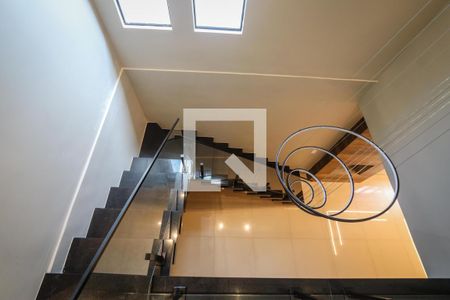 Casa para alugar com 250m², 3 quartos e 2 vagas Casa para alugar com 250m², 3 quartos e 2 vagasEscada