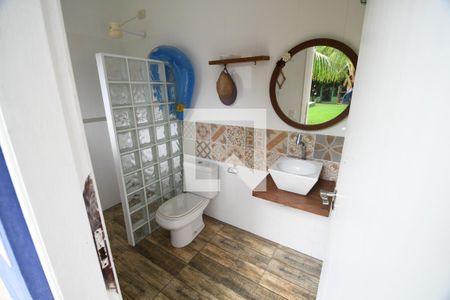 Casa de condomínio à venda com 480m², 4 quartos e 4 vagasBanheiro de serviço