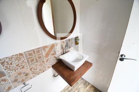 Casa de condomínio à venda com 480m², 4 quartos e 4 vagasBanheiro de serviço