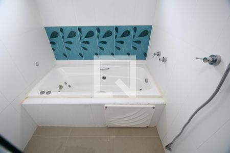 Casa de condomínio à venda com 480m², 4 quartos e 4 vagasBanheiro 1