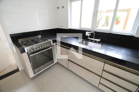 Casa de condomínio à venda com 480m², 4 quartos e 4 vagasCozinha