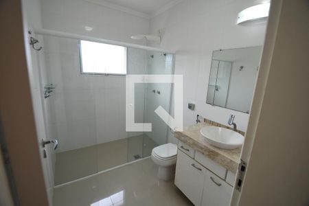 Casa de condomínio à venda com 480m², 4 quartos e 4 vagasBanheiro 2