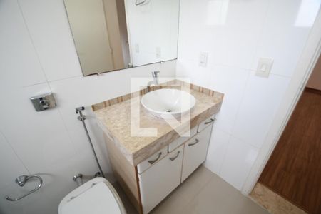 Casa de condomínio à venda com 480m², 4 quartos e 4 vagasBanheiro 2