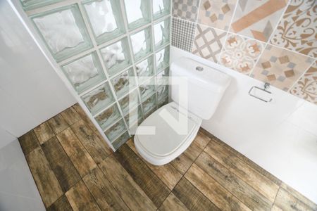 Casa de condomínio à venda com 480m², 4 quartos e 4 vagasBanheiro de serviço