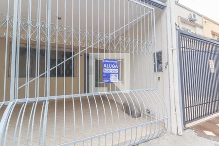 Casa para alugar com 171m², 2 quartos e 2 vagas Casa para alugar com 171m², 2 quartos e 2 vagasFachada