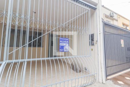 Casa para alugar com 171m², 2 quartos e 2 vagas Casa para alugar com 171m², 2 quartos e 2 vagasFachada