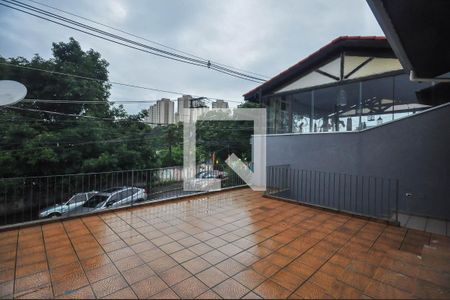 Casa para alugar com 200m², 3 quartos e 2 vagas Casa para alugar com 200m², 3 quartos e 2 vagasTerraço