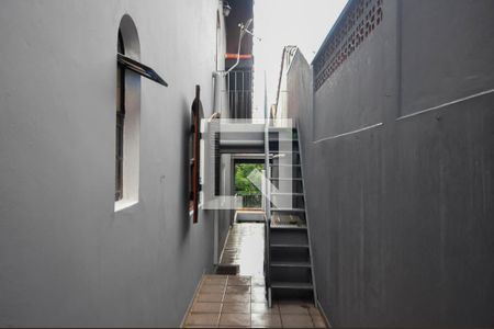 Casa para alugar com 200m², 3 quartos e 2 vagas Casa para alugar com 200m², 3 quartos e 2 vagasEscada