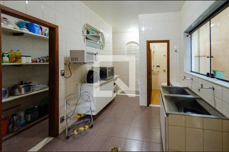 Casa à venda com 549m², 6 quartos e 6 vagasÁrea de serviço