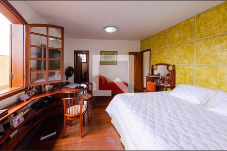 Casa à venda com 549m², 6 quartos e 6 vagasSuíte