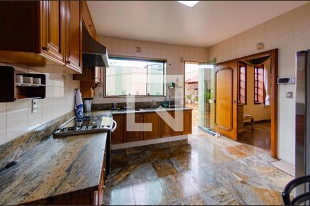 Casa à venda com 549m², 6 quartos e 6 vagasCozinha