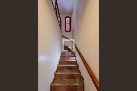 Casa à venda com 549m², 6 quartos e 6 vagasEscada