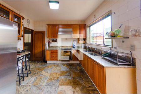 Casa à venda com 549m², 6 quartos e 6 vagasCozinha