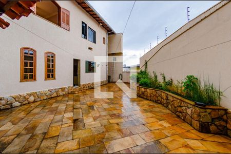 Casa à venda com 549m², 6 quartos e 6 vagasQuintal