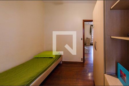 Casa à venda com 549m², 6 quartos e 6 vagasQuarto 1