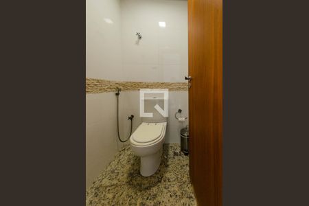 Casa à venda com 549m², 6 quartos e 6 vagasBanheiro área de Serviço