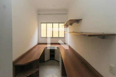 Casa à venda com 260m², 3 quartos e 2 vagas Casa à venda com 260m², 3 quartos e 2 vagasEscritório