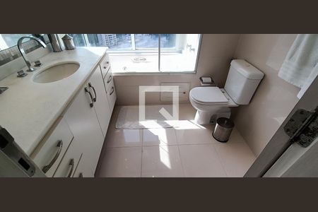 Apartamento à venda com 173m², 3 quartos e 3 vagasBanheiro da Suíte 1