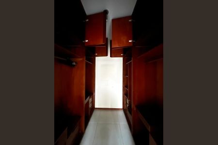 Apartamento para alugar com 191m², 3 quartos e 1 vaga Apartamento para alugar com 191m², 3 quartos e 1 vagaCloset da suíte