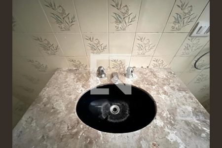 Apartamento para alugar com 191m², 3 quartos e 1 vaga Apartamento para alugar com 191m², 3 quartos e 1 vagaBanheiro da Suíte