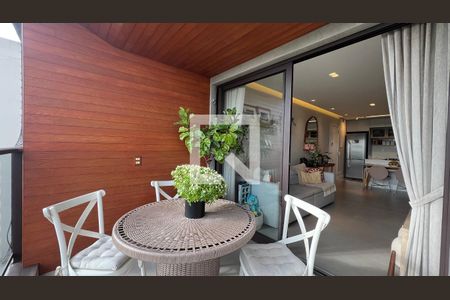 Apartamento à venda com 60m², 2 quartos e 1 vagaVaranda