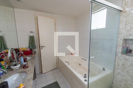 Apartamento à venda com 240m², 5 quartos e 3 vagasBanheiro da suíte 1