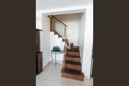 Apartamento à venda com 240m², 5 quartos e 3 vagasEscada