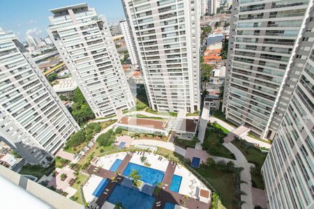 Apartamento à venda com 240m², 5 quartos e 3 vagasVista da piscina