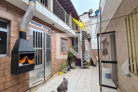 Casa à venda com 250m², 2 quartos e 2 vagas Casa à venda com 250m², 2 quartos e 2 vagasQuintal