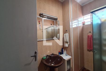 Casa à venda com 250m², 2 quartos e 2 vagas Casa à venda com 250m², 2 quartos e 2 vagasBanheiro
