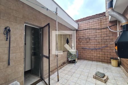 Casa à venda com 250m², 2 quartos e 2 vagas Casa à venda com 250m², 2 quartos e 2 vagasQuintal