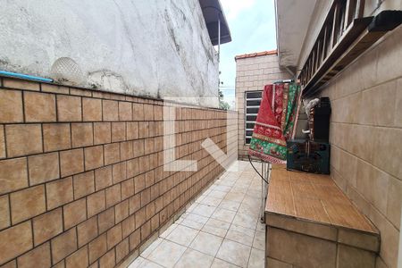 Casa à venda com 250m², 2 quartos e 2 vagas Casa à venda com 250m², 2 quartos e 2 vagasQuintal