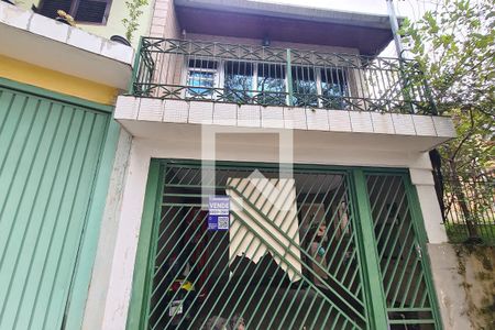 Casa à venda com 250m², 2 quartos e 2 vagas Casa à venda com 250m², 2 quartos e 2 vagasFachada