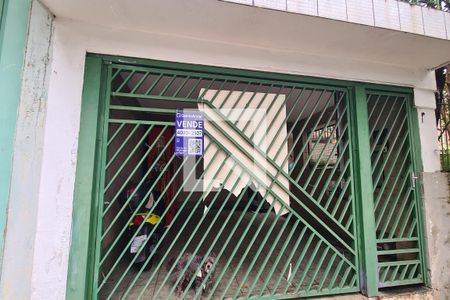 Casa à venda com 250m², 2 quartos e 2 vagas Casa à venda com 250m², 2 quartos e 2 vagasEntrada