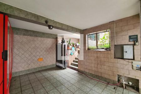 Casa à venda com 250m², 2 quartos e 2 vagas Casa à venda com 250m², 2 quartos e 2 vagasGaragem