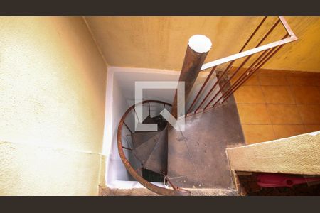 Casa para alugar com 80m², 2 quartos e sem vaga Casa para alugar com 80m², 2 quartos e sem vagaEscada