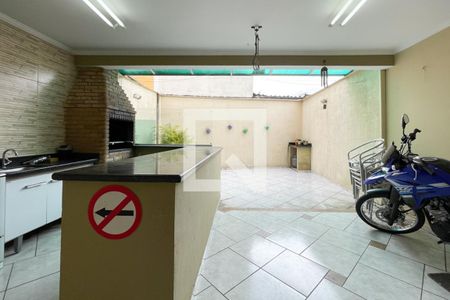 Casa à venda com 230m², 4 quartos e 6 vagasÁrea - Churrasqueira