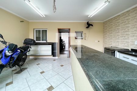 Casa à venda com 230m², 4 quartos e 6 vagasÁrea - Churrasqueira