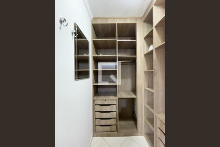 Casa à venda com 230m², 4 quartos e 6 vagasCloset - Suíte