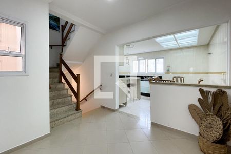 Casa à venda com 230m², 4 quartos e 6 vagasAcesso - Cozinha