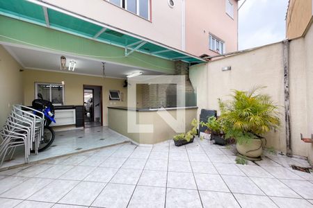 Casa à venda com 230m², 4 quartos e 6 vagasÁrea - Churrasqueira