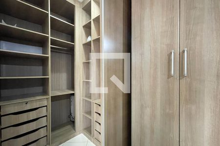 Casa à venda com 230m², 4 quartos e 6 vagasCloset - Suíte