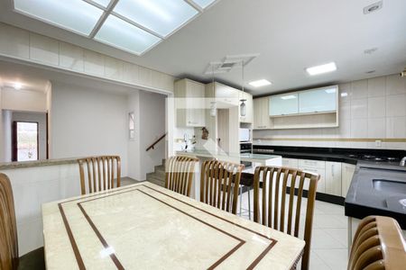 Casa à venda com 230m², 4 quartos e 6 vagasCopa