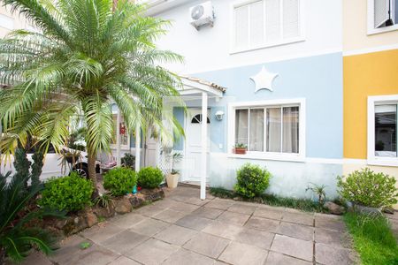Casa de condomínio para alugar com 80m², 2 quartos e 1 vagaFachada e jardim do sobrado