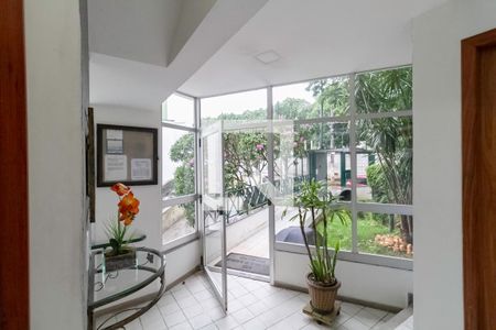 Apartamento à venda com 85m², 3 quartos e 2 vagas Apartamento à venda com 85m², 3 quartos e 2 vagasHall social